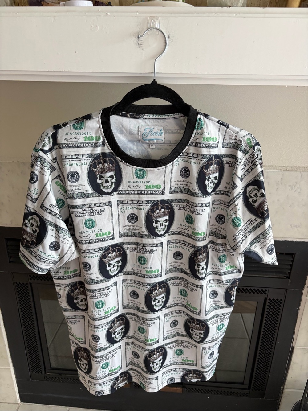 Fresh Prints of Bel Air Men’s Black & White Graphic Money Skull Print Tee